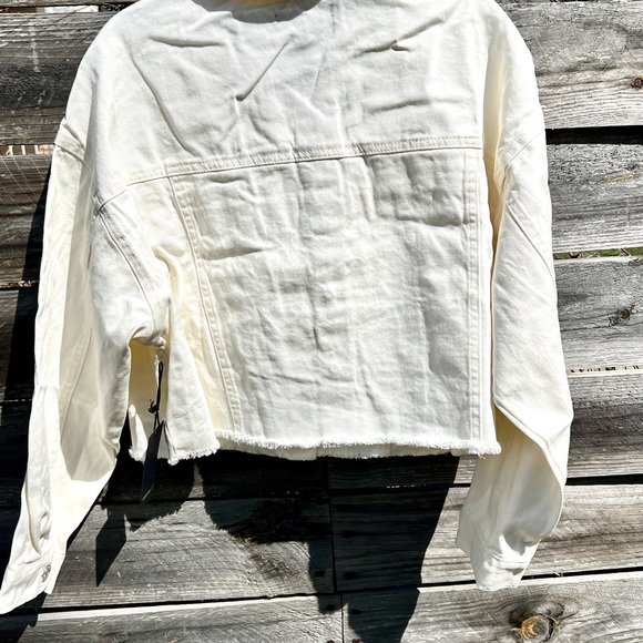 Forever 21 White Cropped Denim Jacket Size 2X - Picture 3 of 7